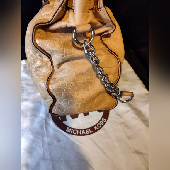 EUC Michael Kors Croc Embossed Handbag W/Jacquard Logo Lining With Dust Bag 🖤 - Picture 8 of 11